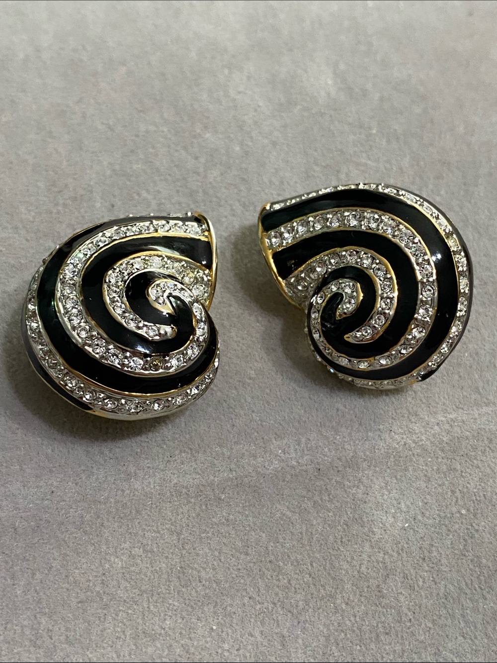 VTG Gold-Tone Black Shell & Crystal Clip-On Earrings